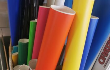 Wyprzedaż folii samoprzylepnych kolorowych ORACAL 1m2