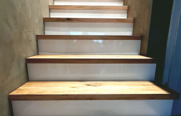 Podstopnie, podstopnice na schody szkło akrylowe białe połysk na wymiar