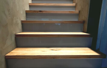 Podstopnie, podstopnice na schody szkło akrylowe SZARE połysk na wymiar